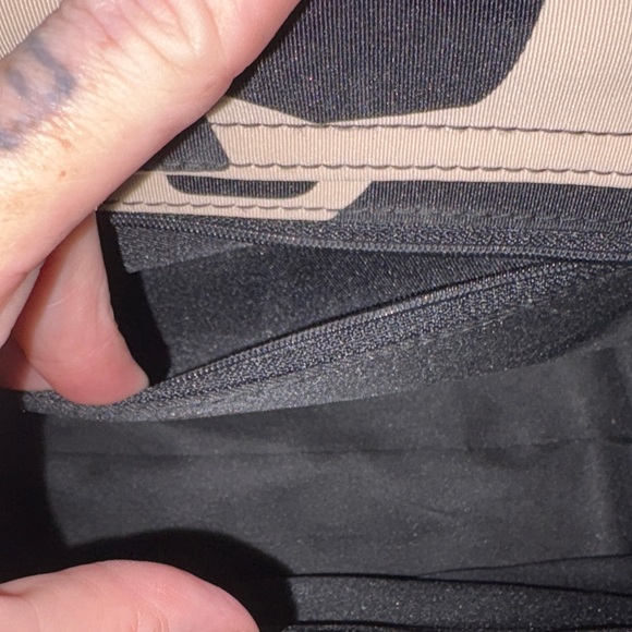 Elegant Red Women's Handbag - Picture 3 of 7